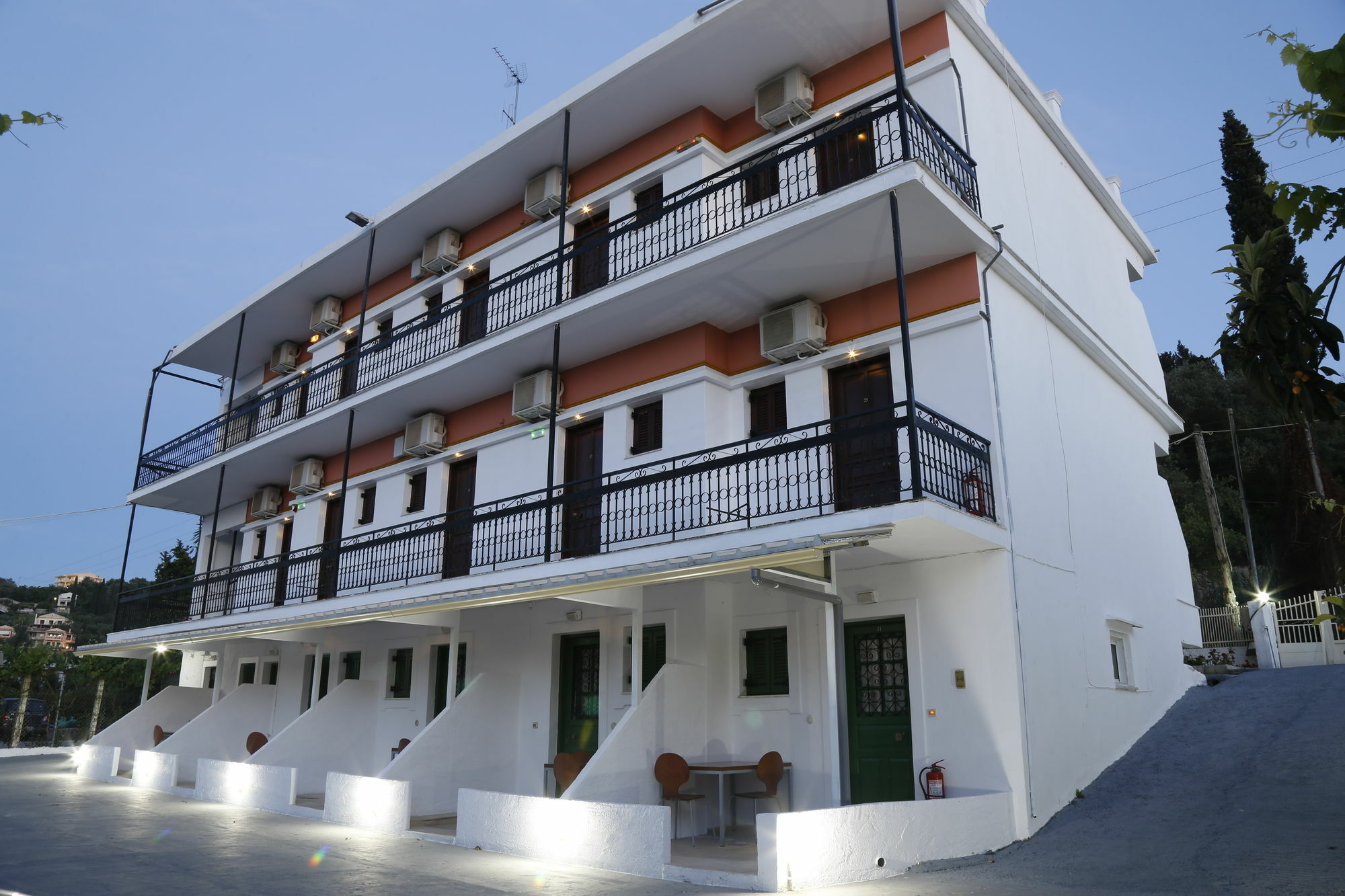 Aristides Aparthotel *
